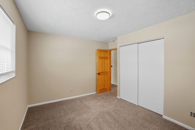 Building Photo - 3145 Dogwood Dr