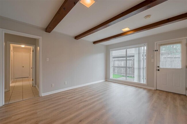 Building Photo - 605 Sorrento Dr