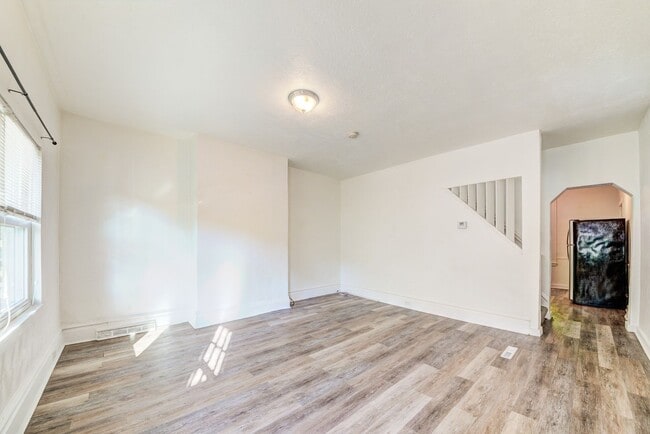 Building Photo - 24 Penelope St