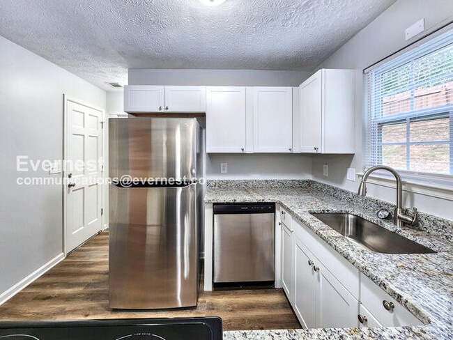 Building Photo - 2800 Pebblebrook Ct