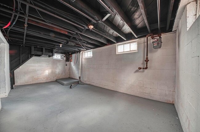 Building Photo - 2360 Taylor Ave