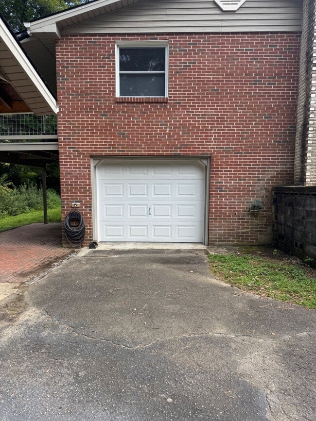 Building Photo - "Charming 3-Bedroom Retreat in Pisgah Fore...