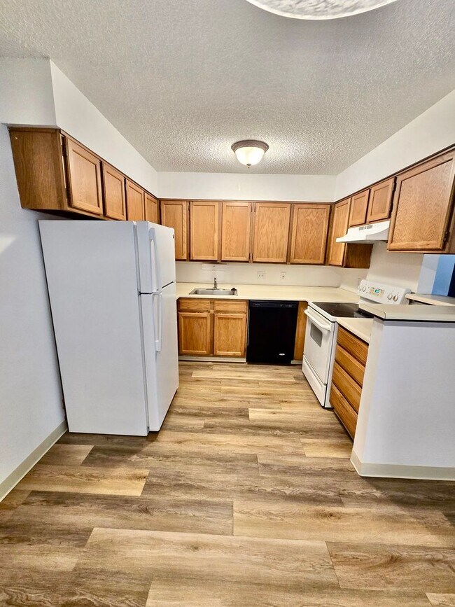 Building Photo - Spacious Green Mountain One Bedroom w/Pool...