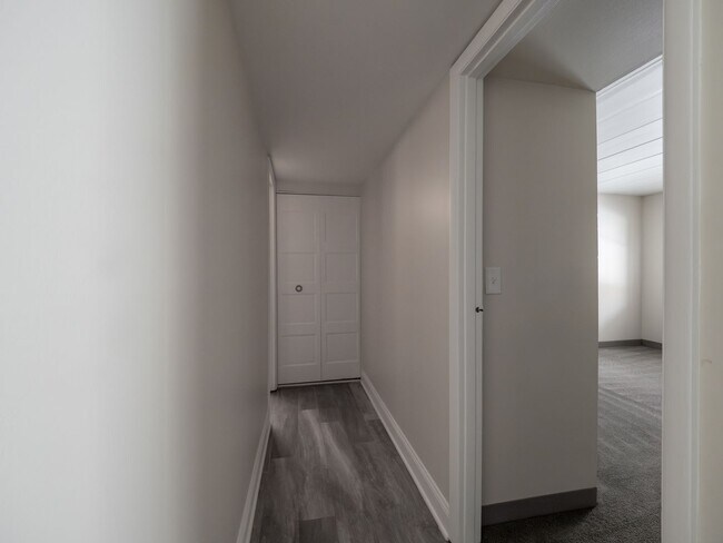 Building Photo - 700 Lee Dr