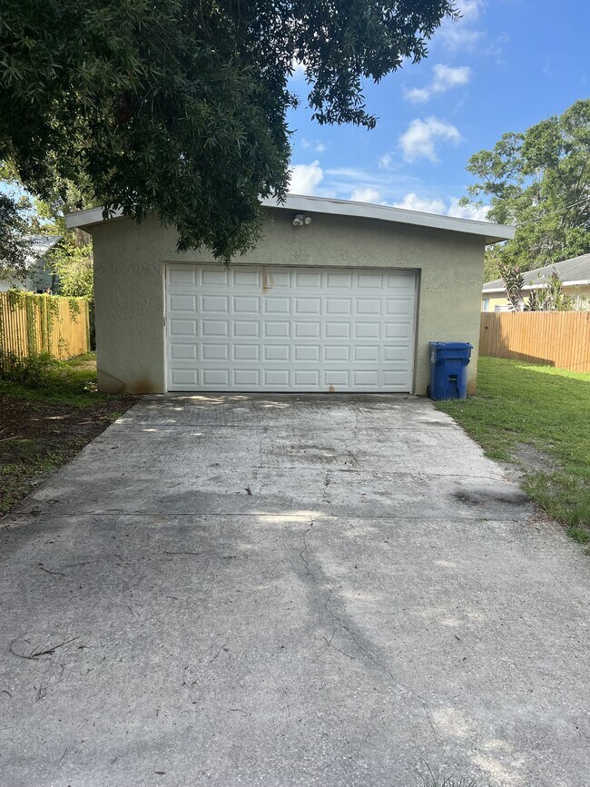 Building Photo - 1685 21st St N