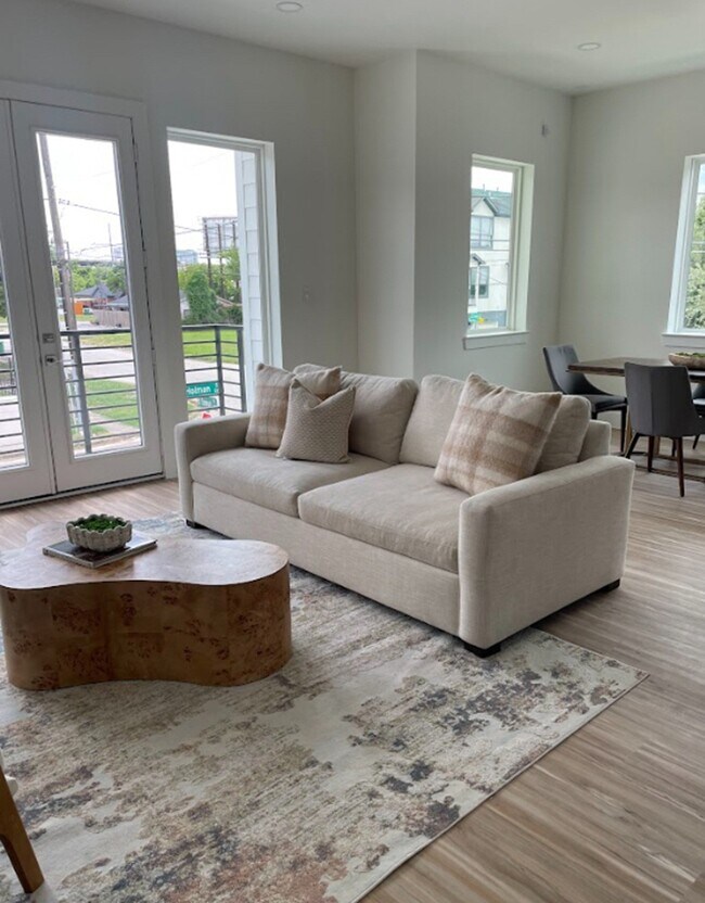 Building Photo - 2103 Holman St