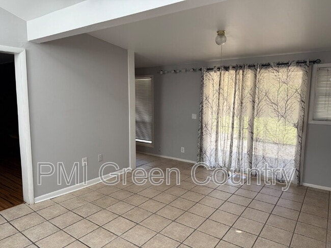 Building Photo - 3315 S 88th E Ave