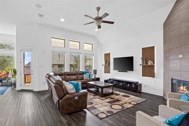 Building Photo - 15513 La Catania Way