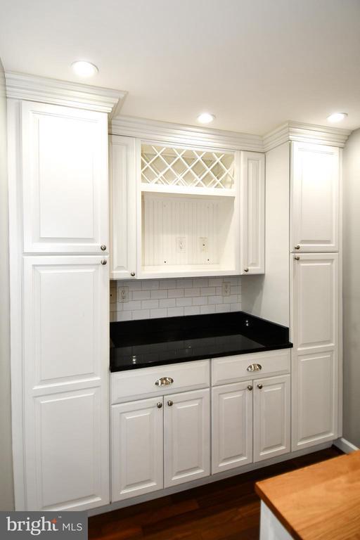 Building Photo - 4100 Dewmar Ct