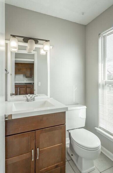 Building Photo - 1405A Stratton Place Dr
