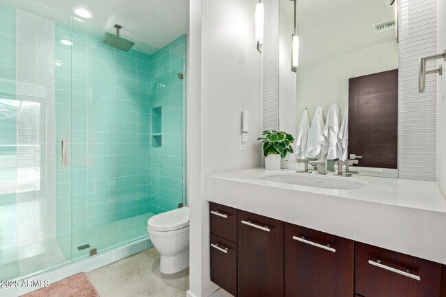 Building Photo - 6636 N 48th St