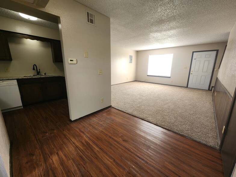 Building Photo - 1400 N Perkins Rd