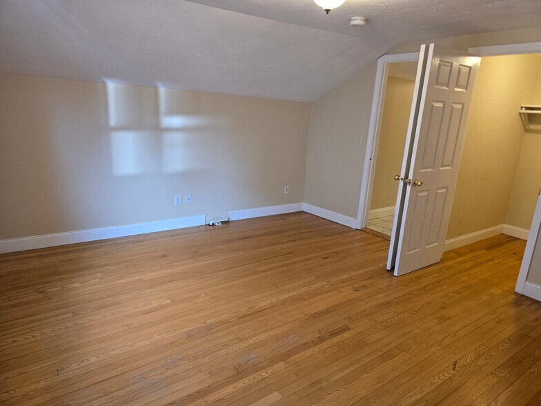 Building Photo - 27 Shelby St