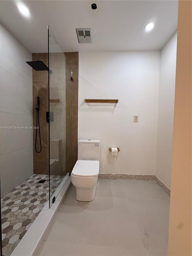 Building Photo - 14293 Kendale Lakes Cir