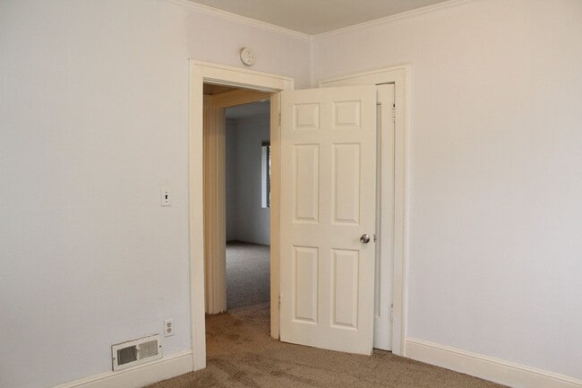 Building Photo - Cute Roseway Bungalow