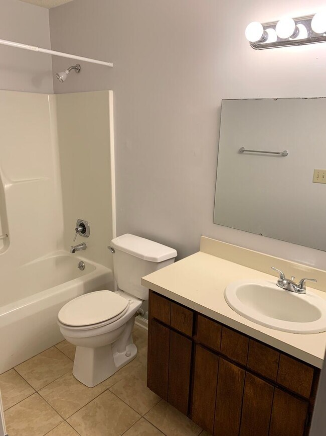 Building Photo - 128 Chesapeake Ct