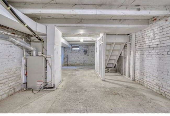 Building Photo - Stunning Newly Renovated 2 Bedroom 1 Bathroom