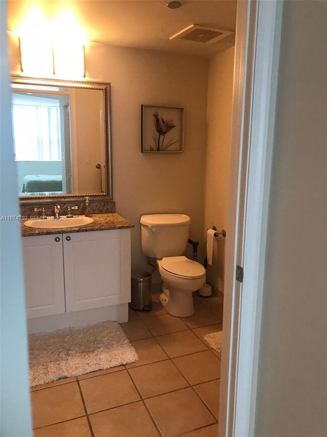 Building Photo - 19501 W Country Club Dr