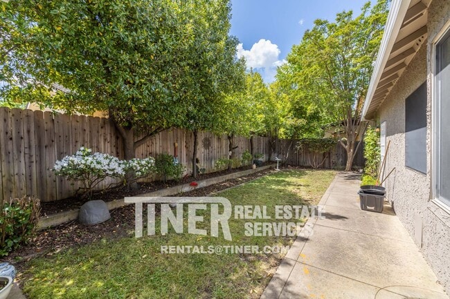 Building Photo - 2337 Fallwater Ln