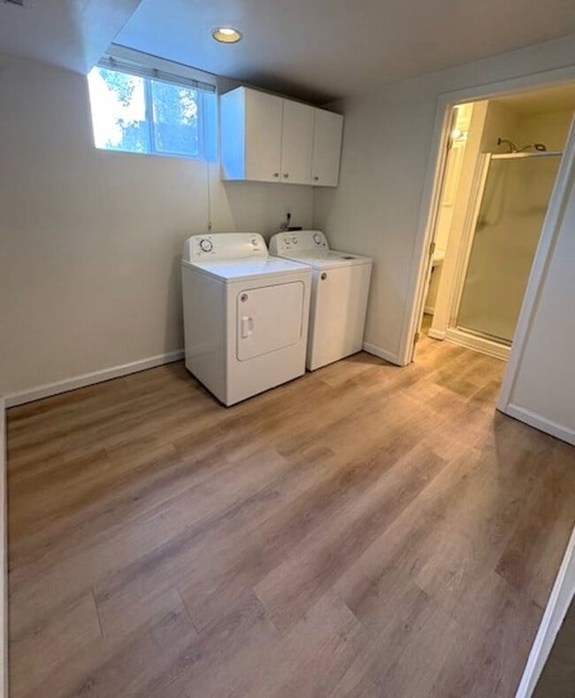 Building Photo - 3 Bedroom Duplex in Sugarhouse!