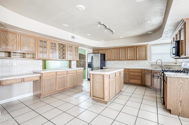 Building Photo - 4733 R L Shoemaker Dr