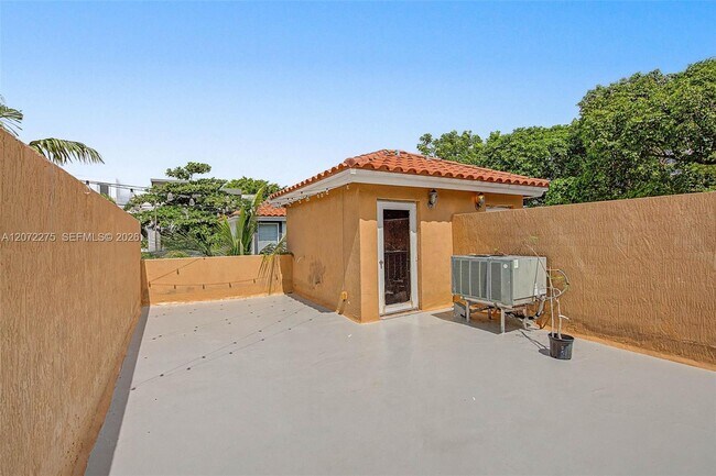 Building Photo - 2945 Coconut Ave