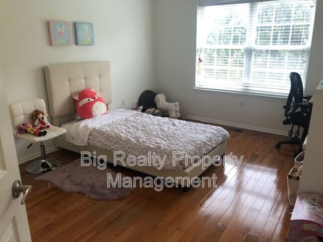 Building Photo - 141 Meadow View Ln