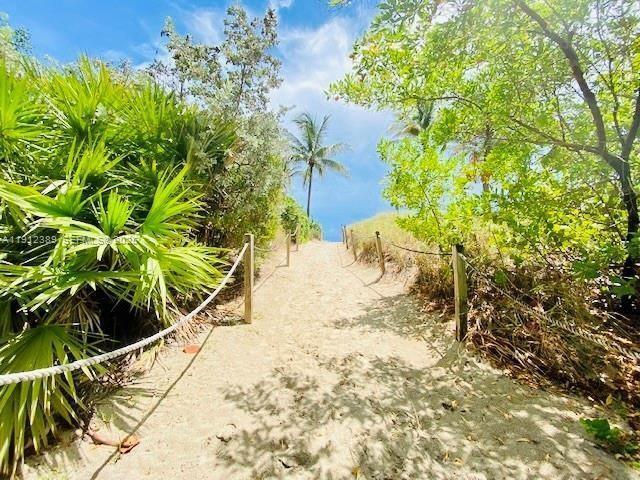 Building Photo - 1621 Collins Ave