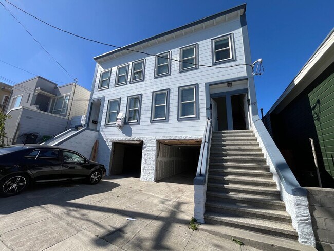 Building Photo - SPECTACULAR, TOP FLOOR 2 BED/1 BATH FULLY RENOVATED!!!