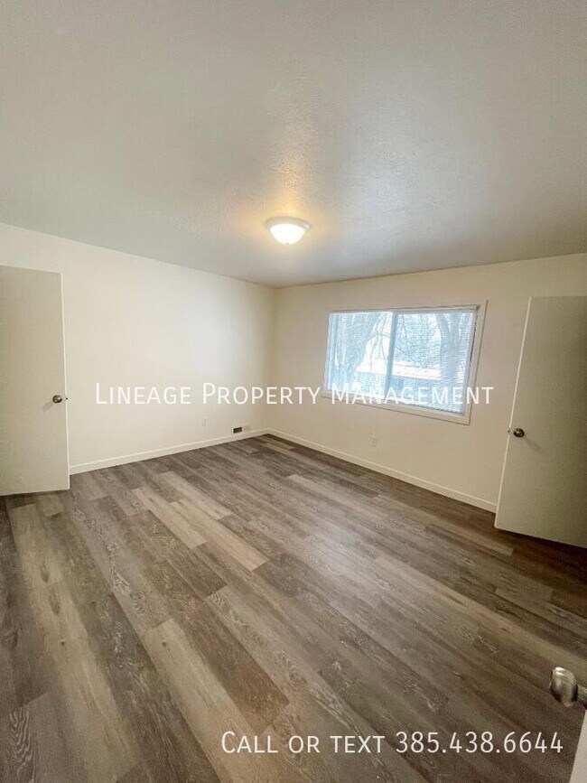 Building Photo - 1054 W 1520 N