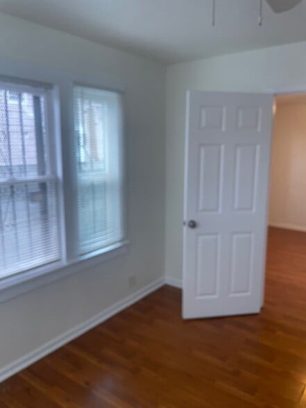 Building Photo - 5426 S Van Ness Ave