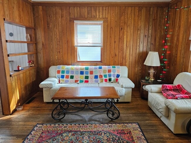 Building Photo - 4 bedroom House Close to U of M! Leasing f...