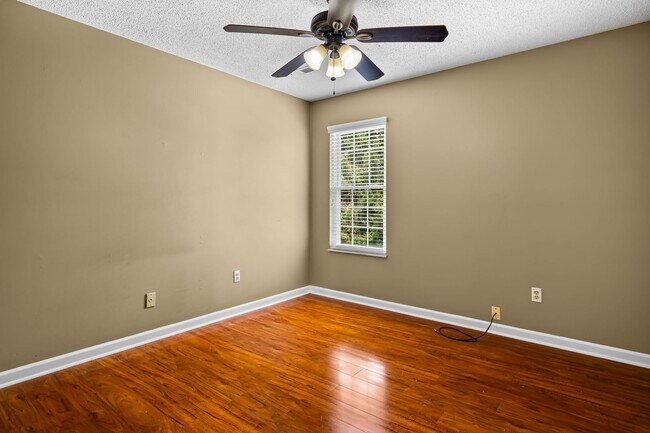 Building Photo - West Knoxville 37922 - Freshly painted and move-in ready, 3-bedroom, 2.5-bath home - Contact Matt...