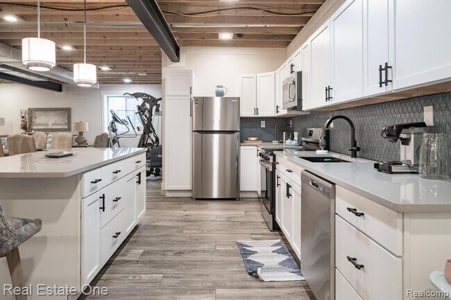 Building Photo - 850 Marlayna Dr