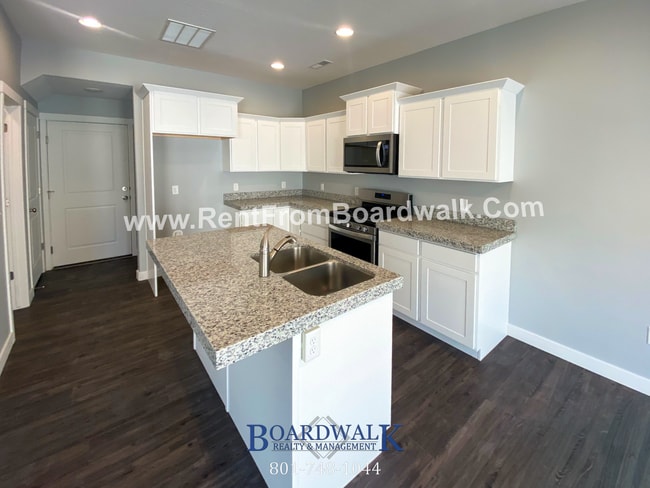 Building Photo - Single Family Home In Beautiful Community!
