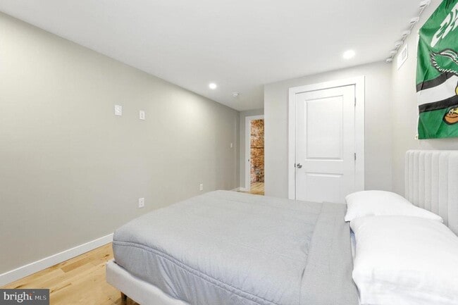 Building Photo - 1937 Dickinson St