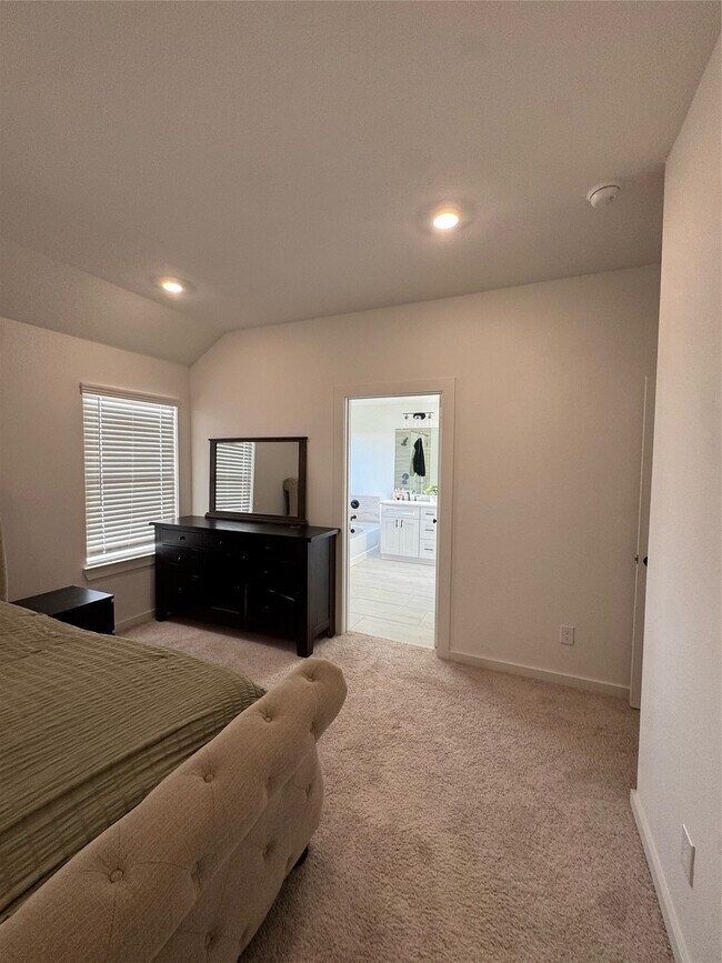Building Photo - 6630 Escondido Dr