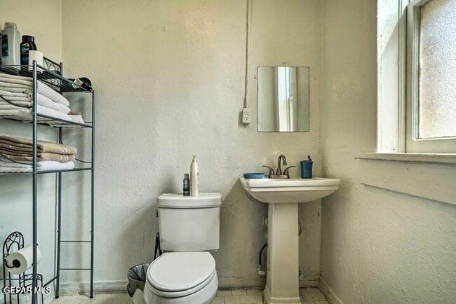 Building Photo - 505 W Missouri Ave