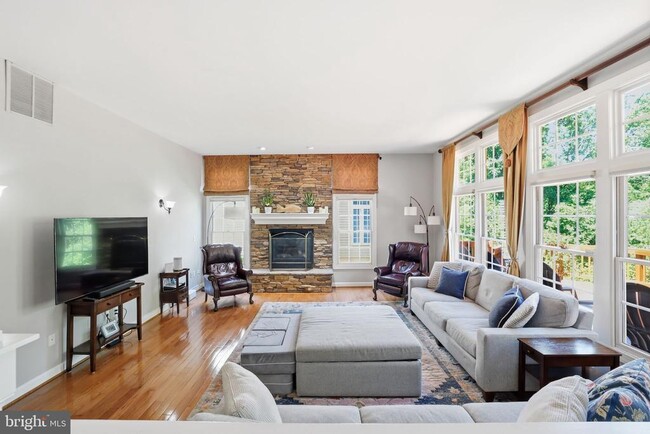 Building Photo - 5767 Bush Hill Dr