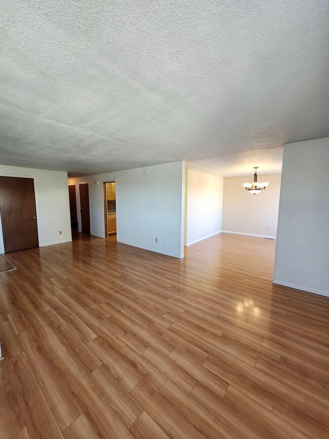 Building Photo - 2108 W 9th Pl