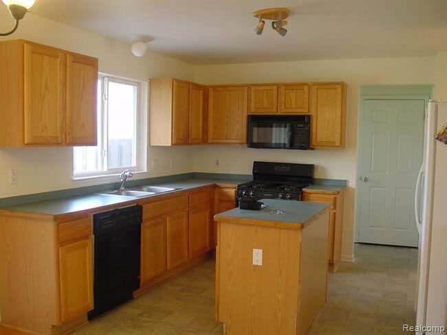 Building Photo - 4446 Sherwood Cir