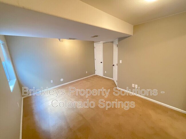 Building Photo - 7168 Prairie Wind Dr