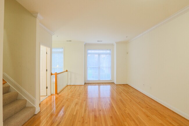 Building Photo - 803 McHenry St