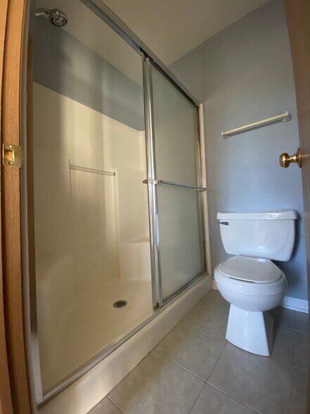 Master bathroom- shower only - 514 Heritage Dr