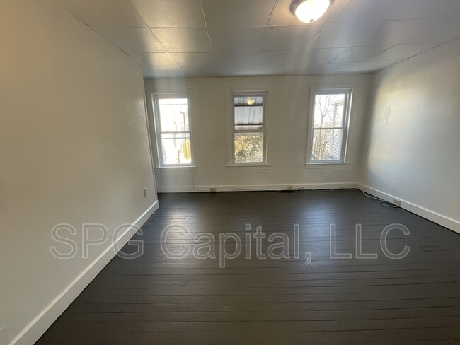 Building Photo - 305 N Newberry St