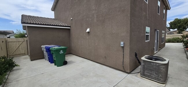 Building Photo - Atwater 5 Bedroom 3.5 Bathroom Home