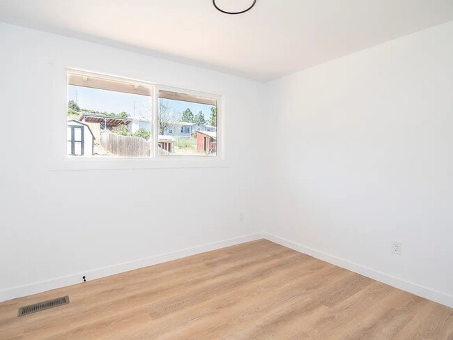 Building Photo - "Charming 5-Bed Sanctuary with Cozy Fireplace on South Rogers Street!"