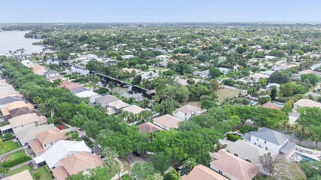 Building Photo - 981 Delray Lakes Dr