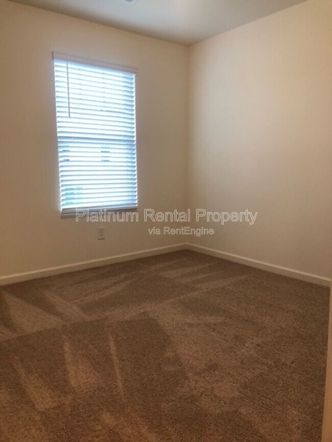 Building Photo - 202 Grand Central Wy