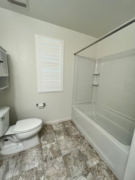 Building Photo - 1435 W Woodward Ave